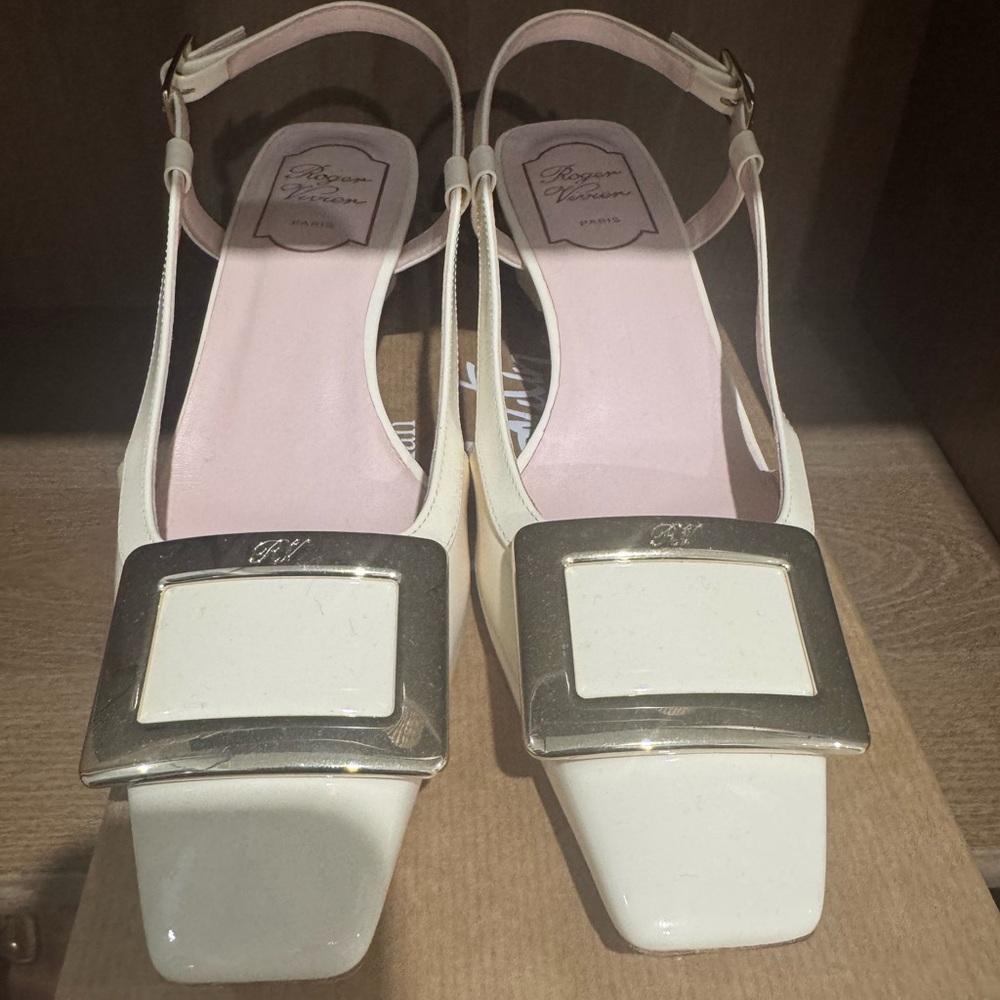 Roger Vivier Cream Belle Vivier Pumps